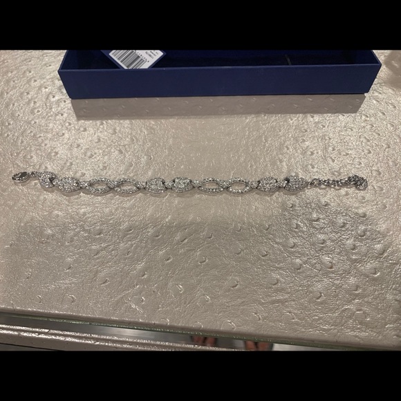 NWT Swarovski braclet - Picture 3 of 3